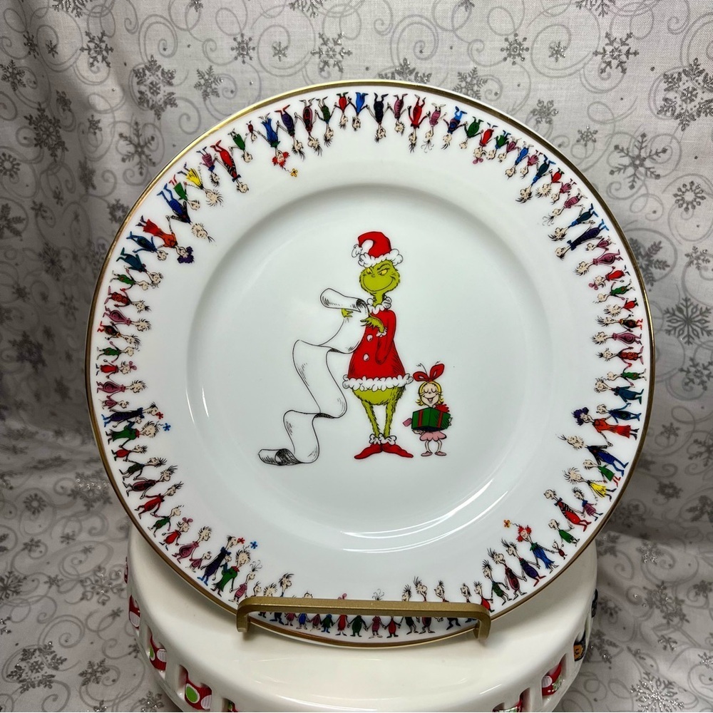 The Grinch Who Stole Christmas CIndy Lou Who & Whoville 8 Piece Dining Set - Picture 3 of 13